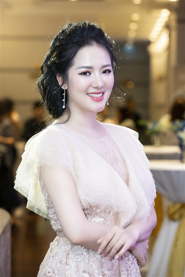 Đạo[-]diễn[-]ánh[-]sáng[-]Đặng[-]Xuân[-]Trường[-]hé[-]lộ[-]về[-]những[-]thách[-]thức[-]chưa[-]từng[-]gặp[-]trong[-]“Trăng[-]Hát”